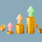 Monete che formano una scala con le frecce rivolte verso l'alto per indicare una crescita finanziaria